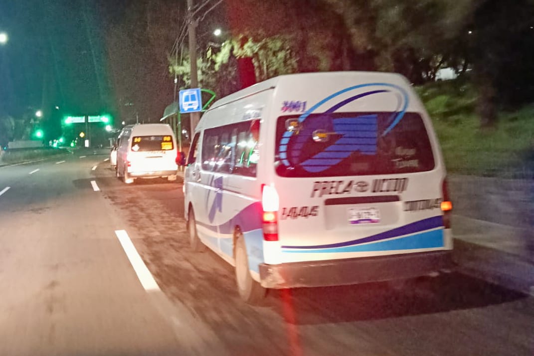 Refuerza policía de la capital seguridad en paraderos de transporte público con proximidad social